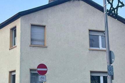 Zweifamilienhaus zur Kernsanierung mit Ausbaureserve in Hattersheim 9 zimmer