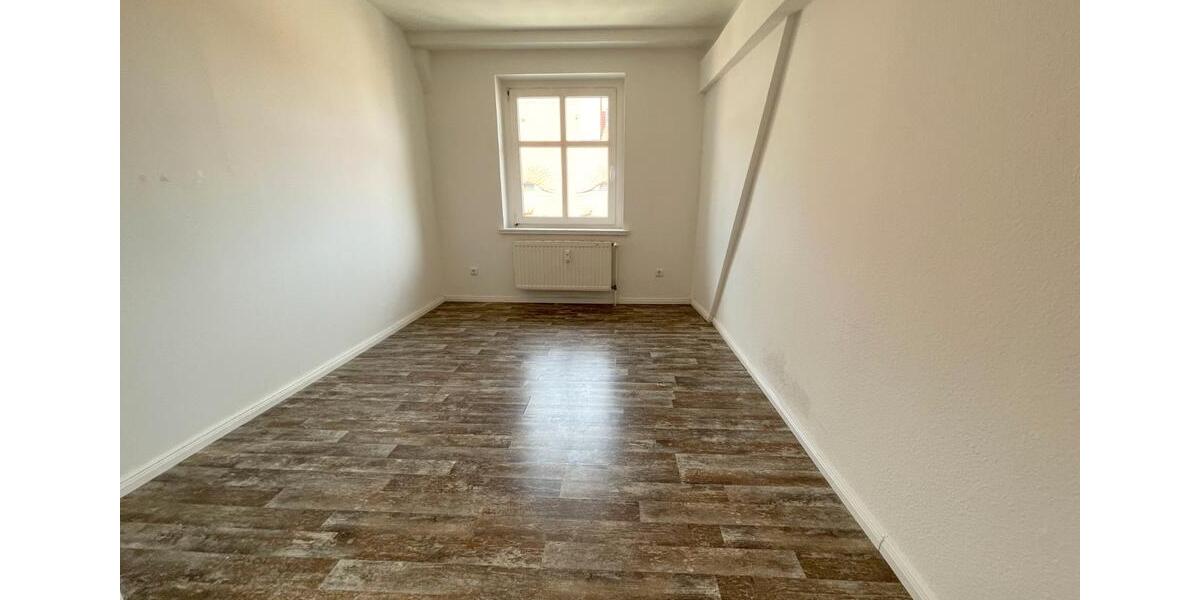 Dachgeschoßwohnung Halle (Saale) - 6 Zimmer, 155 m&sup2;, 1.270&euro; | Angebot:26618543