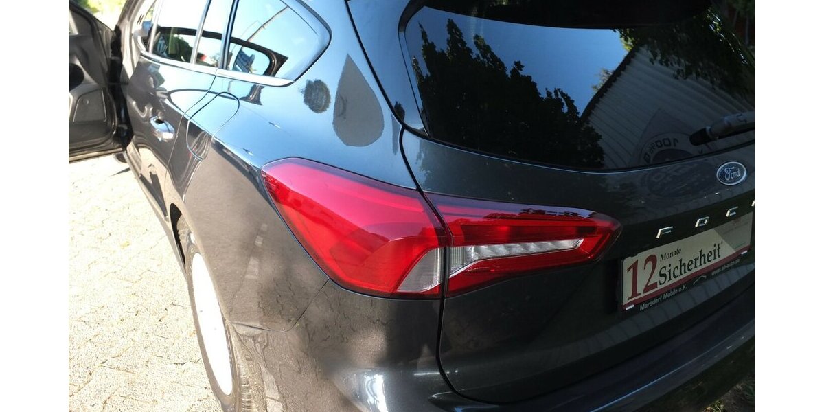 Ford Focus NAVI BLUETOOTH SHZ PARCTRONIC 1 HAND 131.112 km 10.908 &euro; Köln 50858