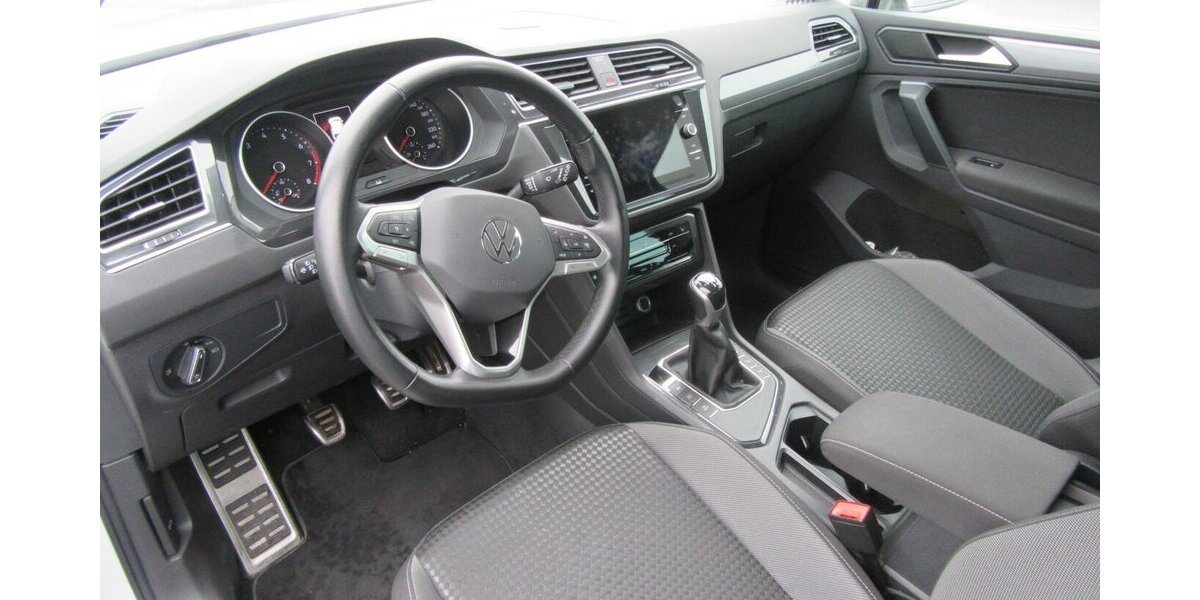 VW Tiguan Active 1.5, NAVI, LED 88.000 km 24.890 € Gernsheim 64579