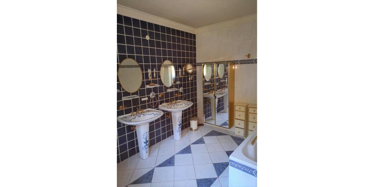 Etagenwohnung Reichshof - 4 Zimmer, 144 m&sup2;, 1.300&euro; | Angebot:25580154