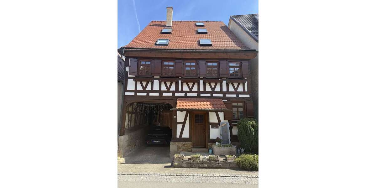 Einfamilienhaus Metzingen - 10 Zimmer, 288 m&sup2;, 1.840&euro; | Angebot:26847668