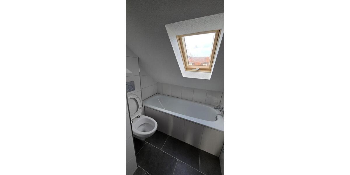 Dachgeschoßwohnung Wilhelmshaven Heppens - 5 Zimmer, 100 m&sup2;, 700&euro; | Angebot:25791708