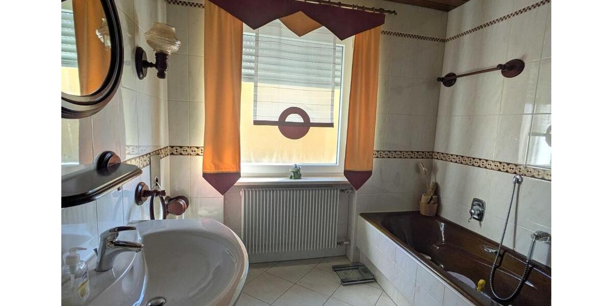 Einfamilienhaus Schwandorf - 6 Zimmer, 190 m&sup2;, 1.600&euro; | Angebot:26334572