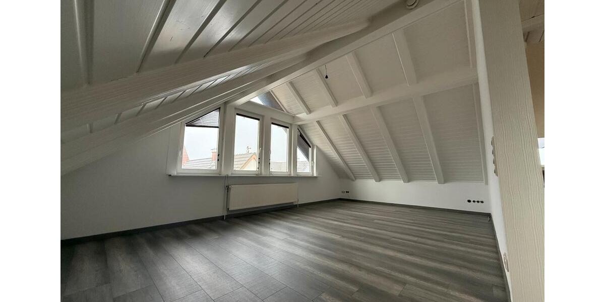 Dachgeschoßwohnung Kehl - 4 Zimmer, 92 m&sup2;, 1.200&euro; | Angebot:25452083
