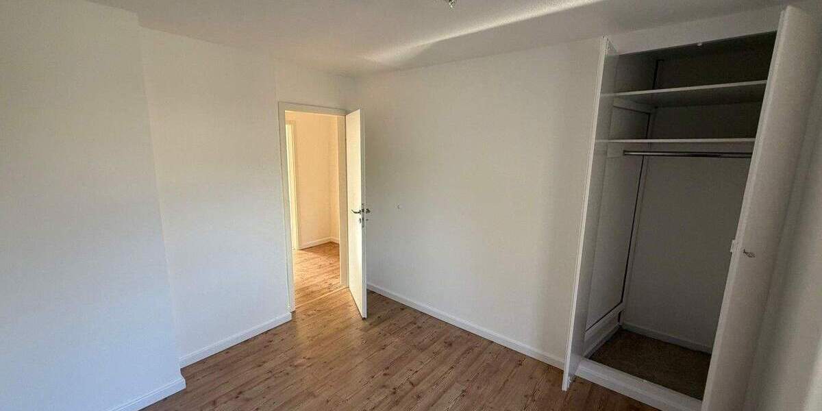 Reihenmittelhaus Hamburg Bramfeld - 3 Zimmer, 75 m&sup2;, 1.630&euro; | Angebot:25570386