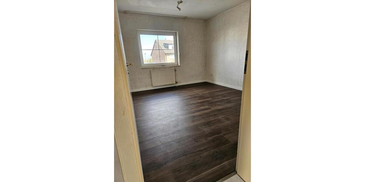 Etagenwohnung Bornheim - 3 Zimmer, 83 m&sup2;, 1.150&euro; | Angebot:26416836