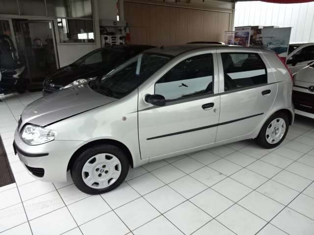 Fiat Punto 73.000 km 2.700 € Leupoldsgrün 95191