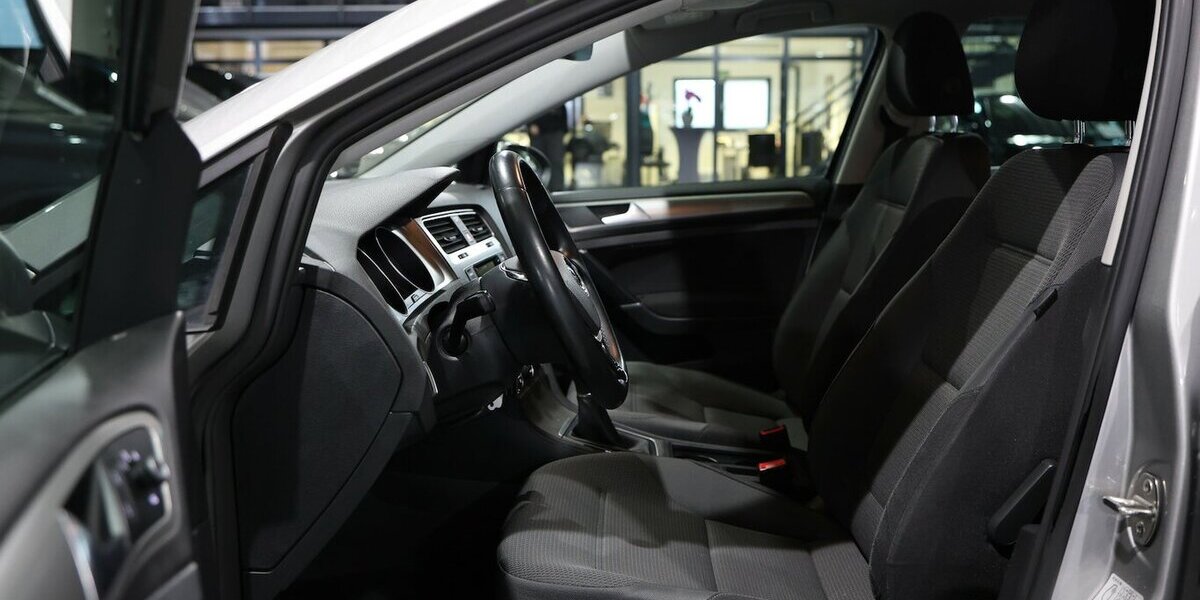 VW Golf VII 1.6 TDI Comfortline COMPOSITION-COLOUR 143.000 km 11.444 &euro; Hamm 59077