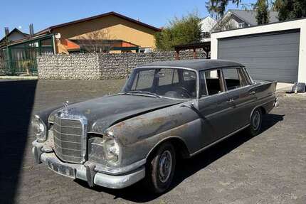 Mercedes 220