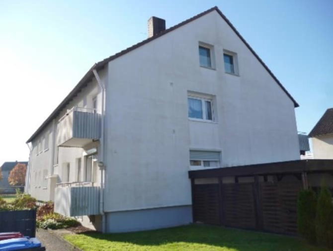 Gebotsverfahren: Erdgeschoßwohnung (Erbbau) mit Garage in guter Wohnlage