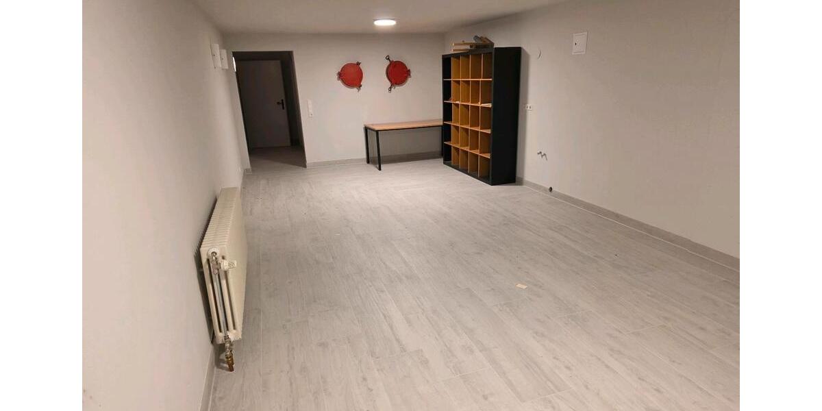 Etagenwohnung Mosbach - 6 Zimmer, 198 m&sup2;, 1.400&euro; | Angebot:26018611