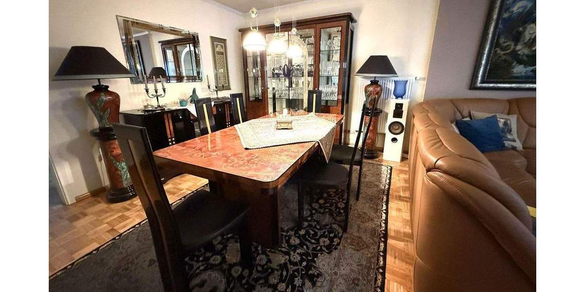 Freistehendes, vielseitig nutzbares Zweifamilienhaus mit großem Garten 9 zimmer