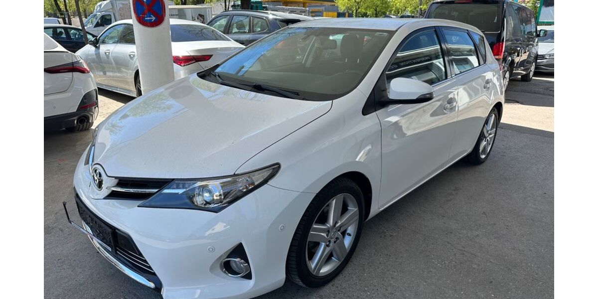 Toyota Auris 117.000 km 9.999 &euro; München 80939