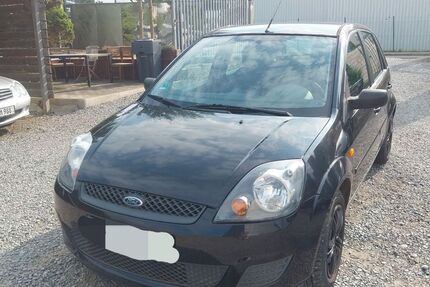 Ford Fiesta 186.000 km 800 &euro; Lügde 32676