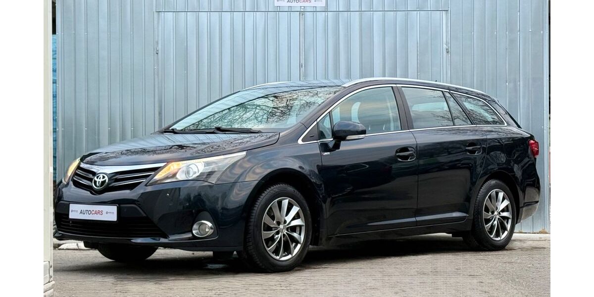 Toyota Avensis 86.400 km 12.990 &euro; München 81243