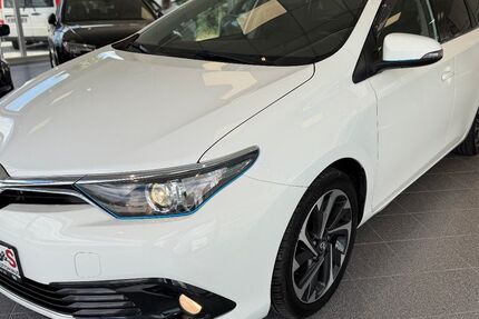 Toyota Auris 132.000 km 9.900 &euro; Wernigerode 38855