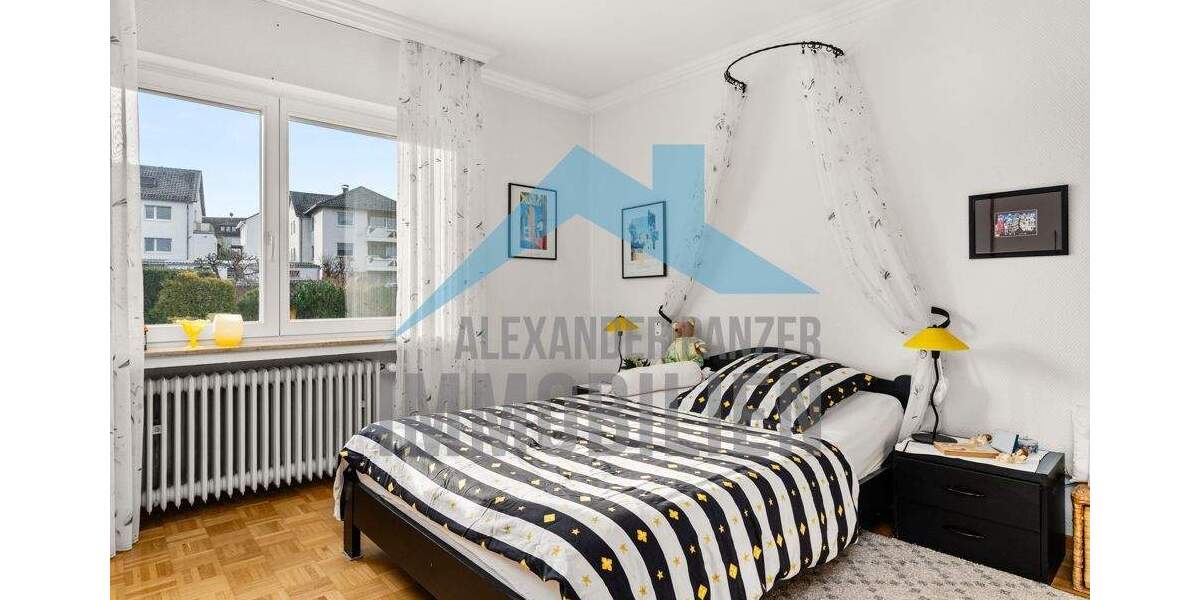 Großzügiges Zweifamilienhaus mit viel Platz in zentraler Lage von Lohfelden! 7 zimmer