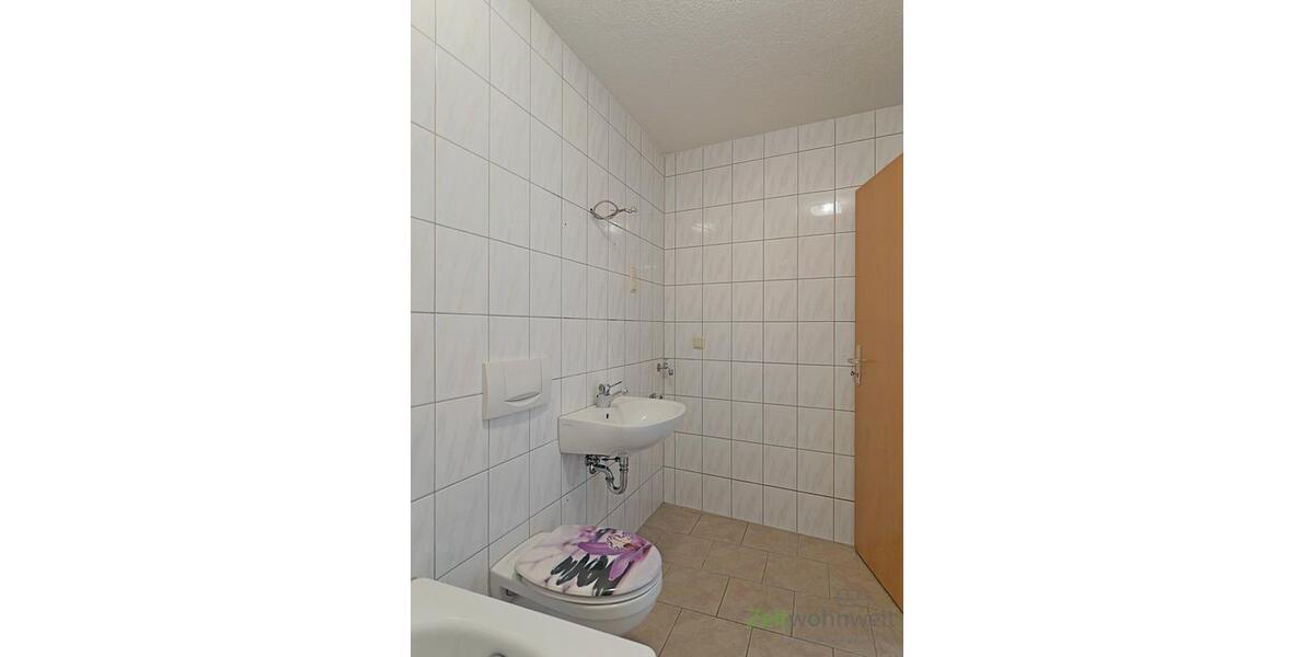 (12236_08) MGN: renovierte 2-Zimmer-Wohnung in der Innenstadt, preiswerte Einbauküche und Möbel möglich - Etagenwohnung Meiningen | Angebot:27306747