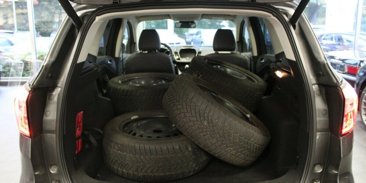 Ford Kuga 1.5 EcoBoost 4x4 Aut. Titanium 97.755 km 15.980 &euro; Euskirchen 53881