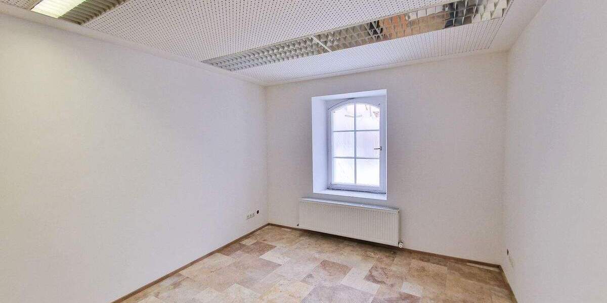 Moderne Büroflächen bis ca. 300 m² - Erstbezug nach Sanierung in der Amberger Altstadt zimmer