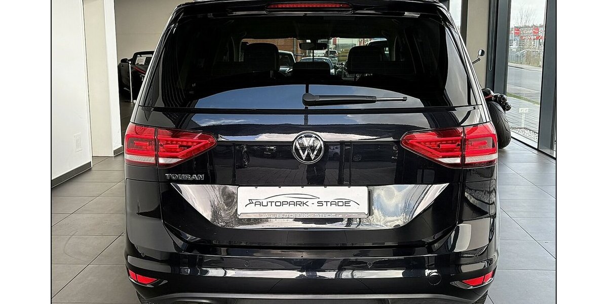 VW Touran 2.0 TDI DSG LED 7 Sitzer ACC Ass 125.000 km 23.390 &euro; Stade 21682