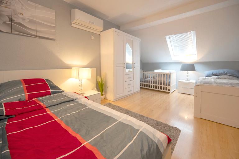 Dachgeschoßwohnung Steinwenden - 3 Zimmer, 70 m&sup2;, 1.150&euro; | Angebot:24845445
