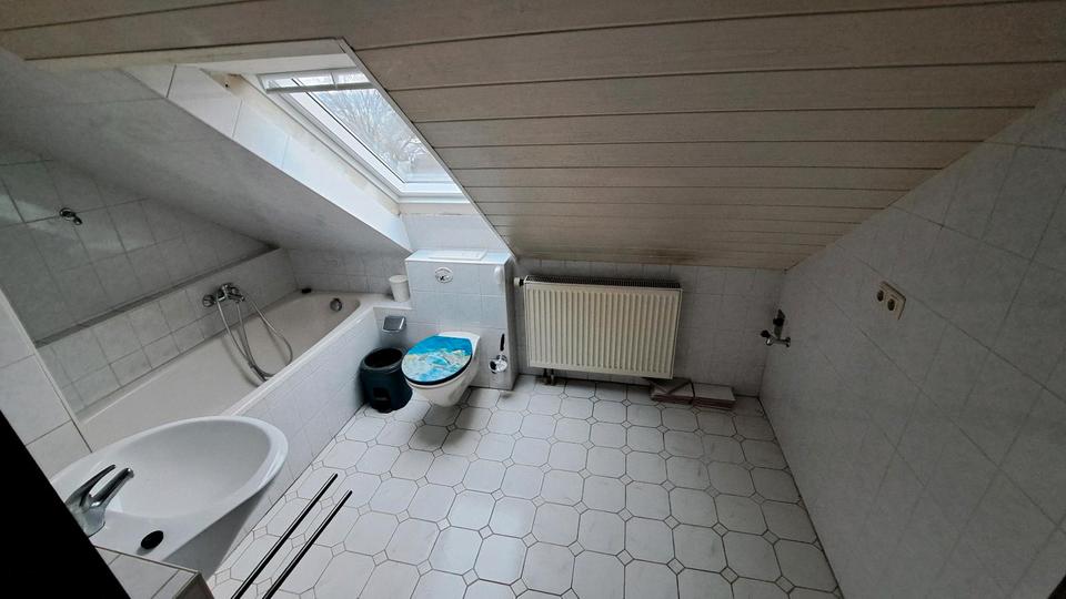 Dachgeschoßwohnung Oelsnitz (Erzgebirge) - 3 Zimmer, 86 m&sup2;, 89.000&euro; | Angebot:24788142