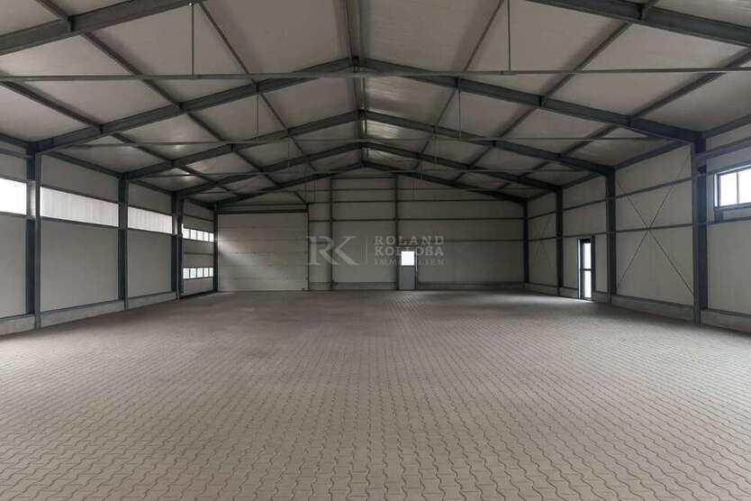 Halle in Zeven 6.500 € 800 m²