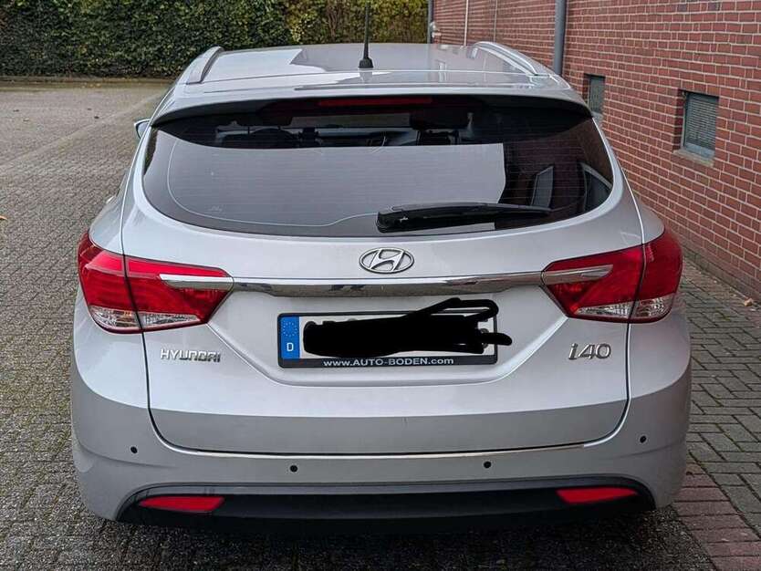 Hyundai i40 150.000 km 7.800 € Oberhausen 46149