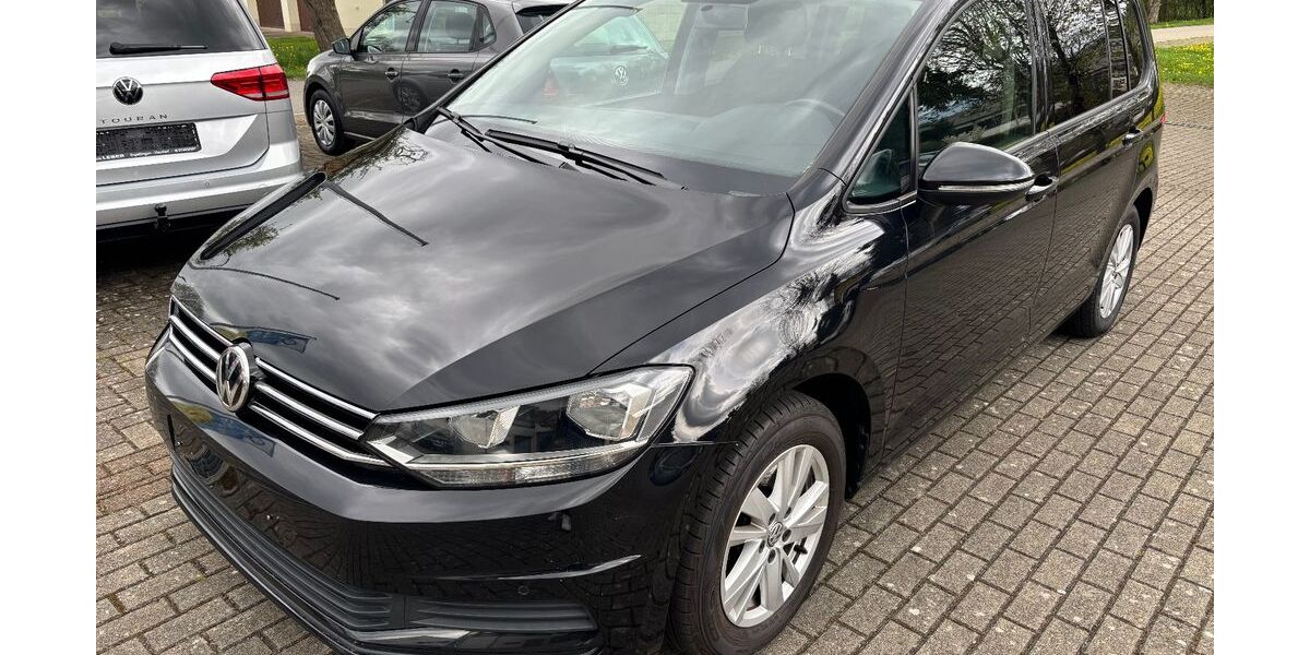 VW Touran 156.900 km 18.700 &euro; Eigeltingen 78253