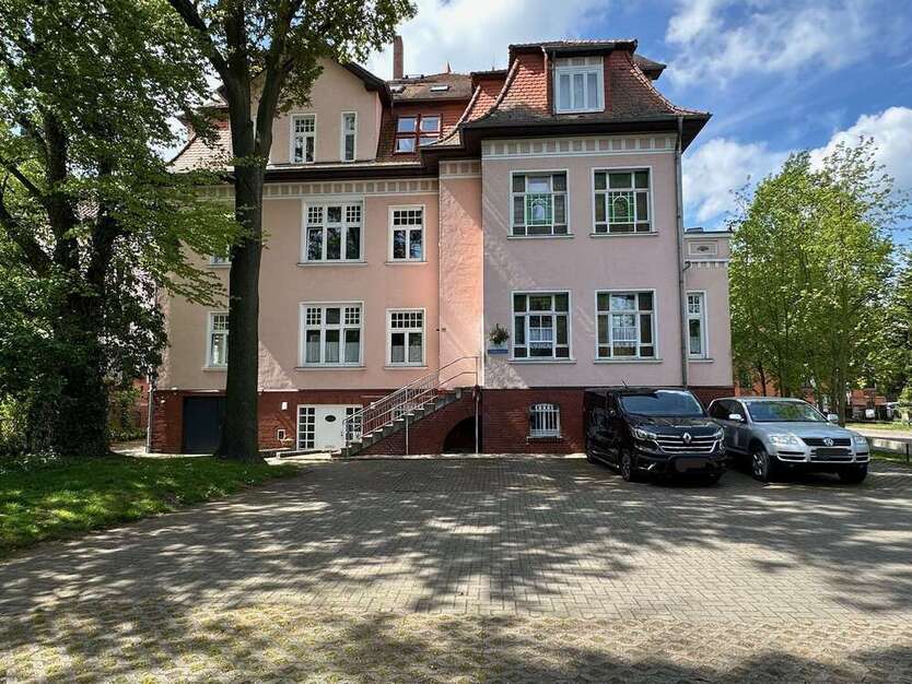 Haus zum Kaufen in Salzwedel 1.200.000 € 707.75 m²