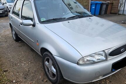 Ford Fiesta 54.848 km 2.400 &euro; Mühlheim am Main 63165