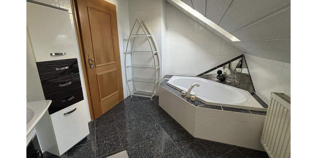 Etagenwohnung Sulzdorf Sternberg - 3 Zimmer, 120 m&sup2;, 770&euro; | Angebot:26162706