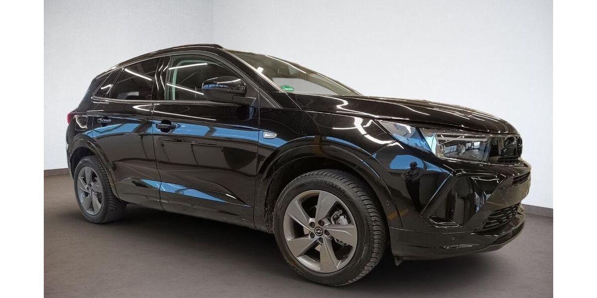 Opel Grandland (X) 10.599 km 24.500 &euro; Großenlüder-Müs 36137