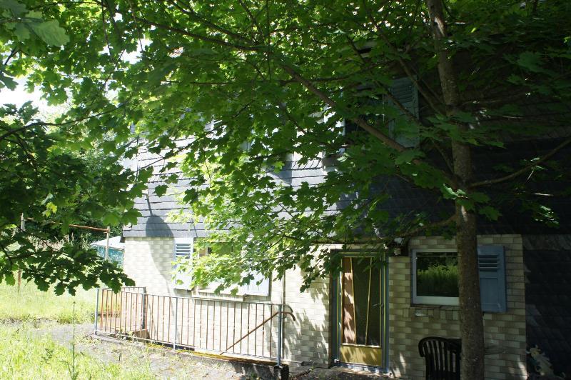 **PREISGÜNSTIGES- SCHIEFERBESCHLAGENS FACHWERKHAUS MIT ALTEM BAUMBESTAND IN MUDERSBACH-KEIN DENKMALSCHUTZ- ** - Einfamilienhaus Mudersbach Birken | Angebot:27169939