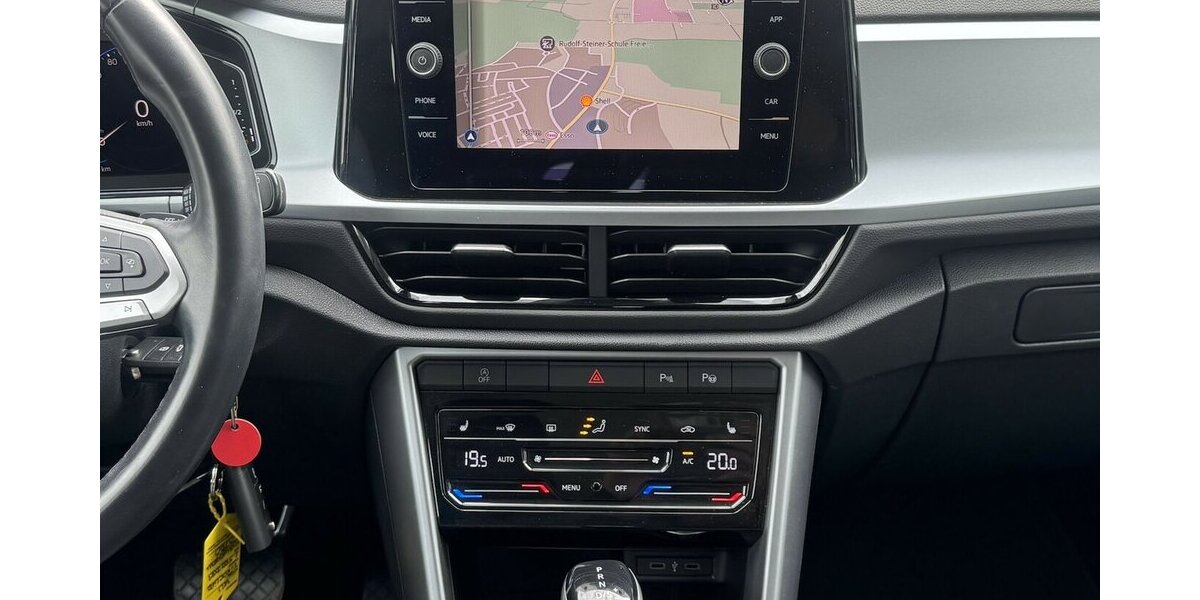 VW T-Roc 1.5 TSI LIFE DSG/NAVI/LED-PLUS/AHK/1.HAND 31.887 km 25.800 &euro; Villingen-Schwenningen 78054