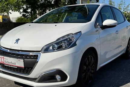 Peugeot 208 122.000 km 6.880 &euro; Rüsselsheim am Main 65428