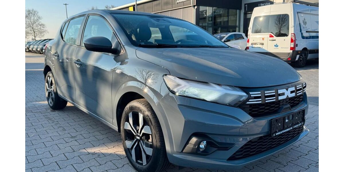 Dacia Sandero 10.300 km 18.490 &euro; Wiesmoor 26639