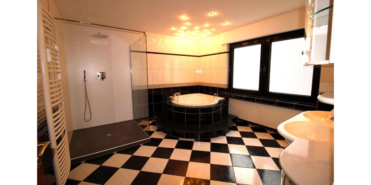 Einfamilienhaus Arnsberg Holzen - 6 Zimmer, 200 m&sup2;, 1.600&euro; | Angebot:24549619