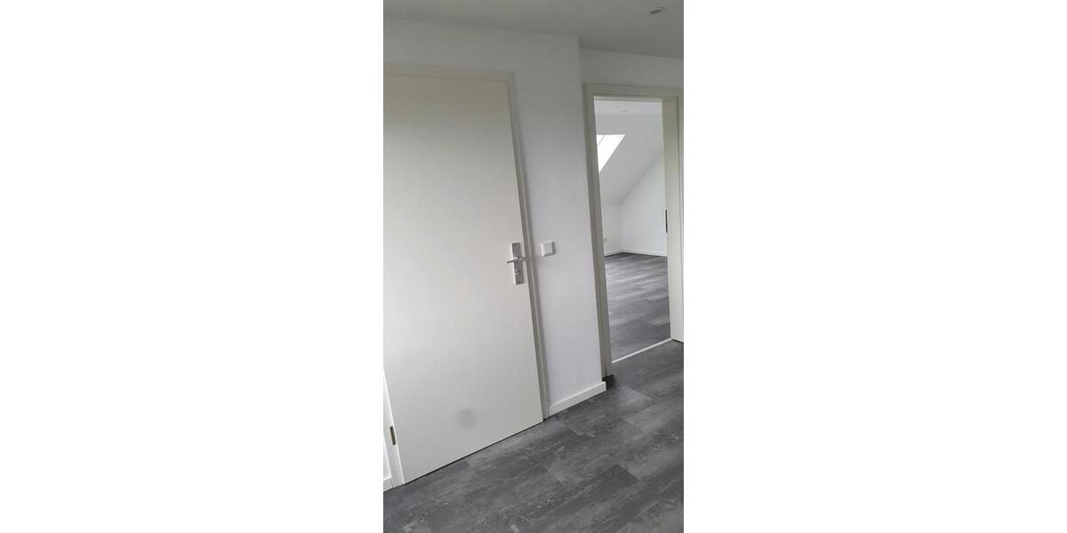 Dachgeschoßwohnung Lage - 2 Zimmer, 65 m&sup2;, 820&euro; | Angebot:25081433