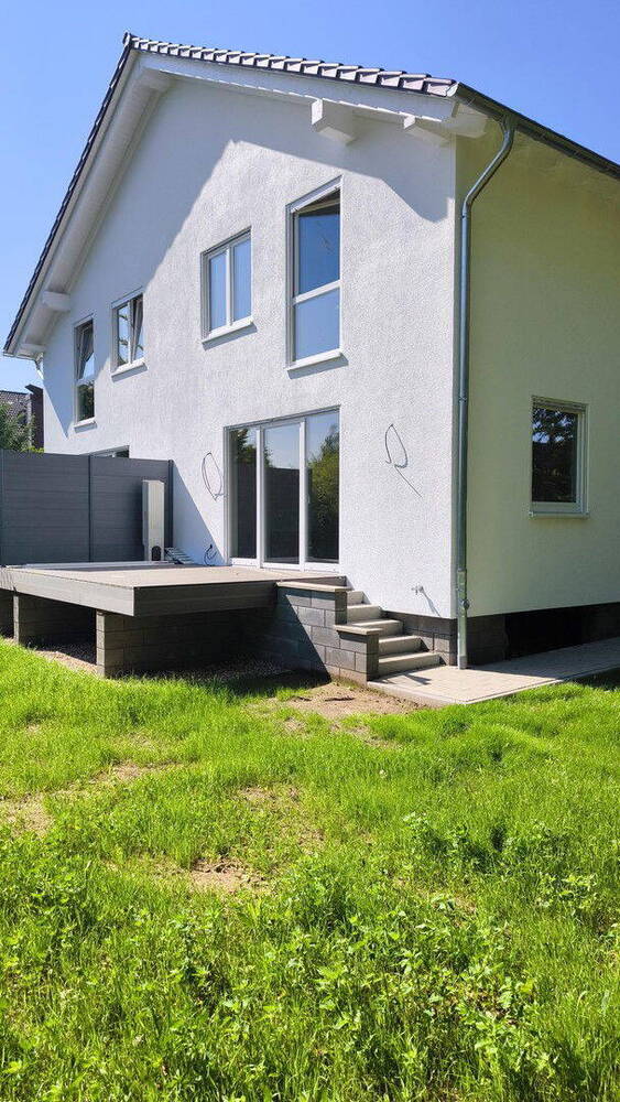 Einzugsfertig! NEUBAU! Idyllisch am Bach! Eine Doppelhaushälfte!