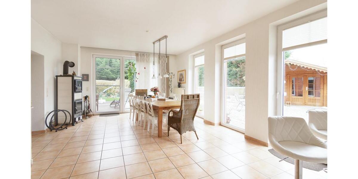 ***2 Wohn- und 2 Geschäftshäuser auf 2.234 m² großem Grundstück*** - Mehrfamilienhaus, Wohnhaus Ostrhauderfehn | Angebot:22307242