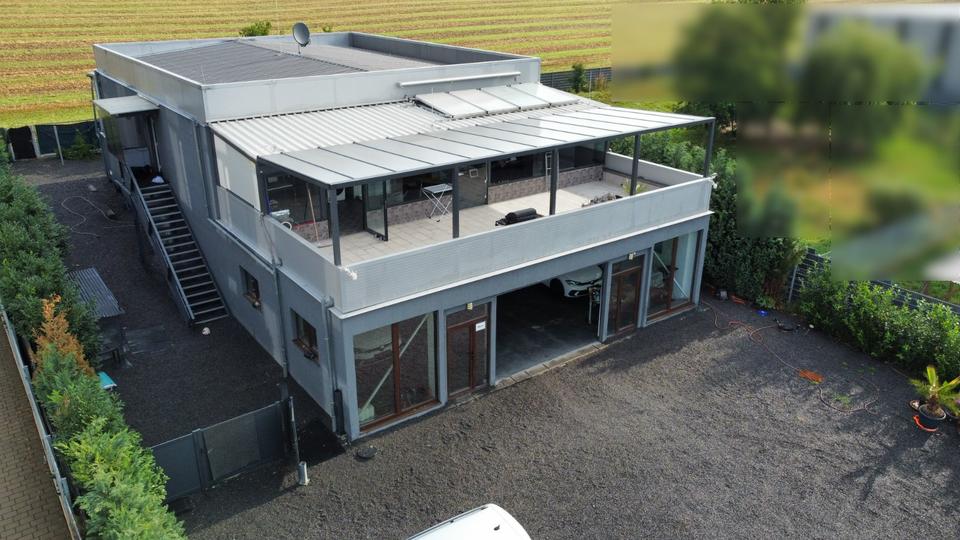 Wohn- und Geschäftshaus in Leingarten – Halle + Wohnung 6 zimmer