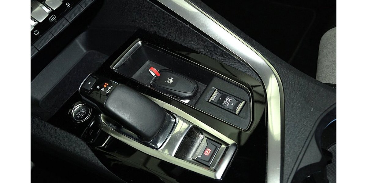 Peugeot 3008 225 GT Plug-In Hybrid LED CARPLAY LEDER 52.400 km 21.220 &euro; Lich 35423