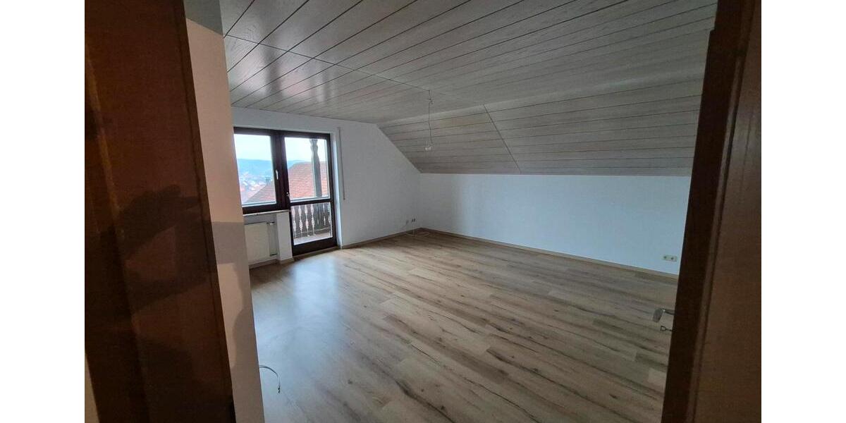 Dachgeschoßwohnung Oberviechtach - 5 Zimmer, 125 m&sup2;, 1.000&euro; | Angebot:26125886