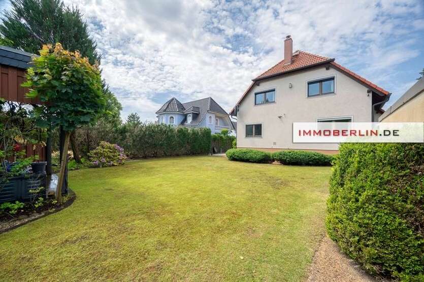 Haus zum Kaufen in Falkensee 1.090.000 € 376 m²