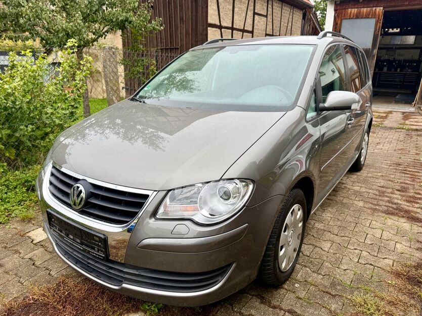VW Touran 137.370 km 5.950 € Sachsenheim 74343