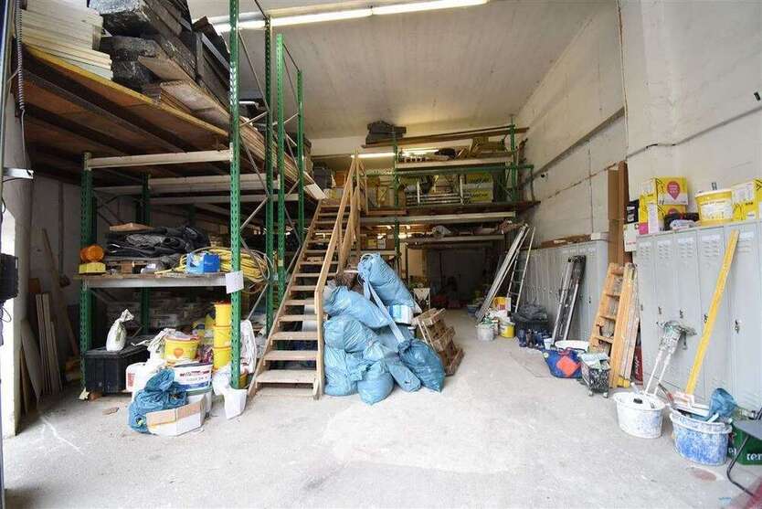 Halle in Duisburg 1.565 € 148.48 m²