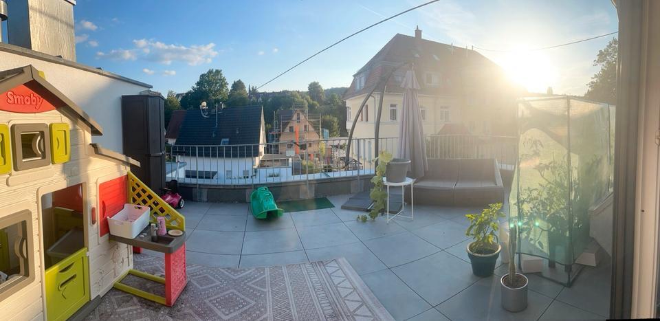 Neuwertige MaisonettenWohnung mit Dachterrasse und Balkon